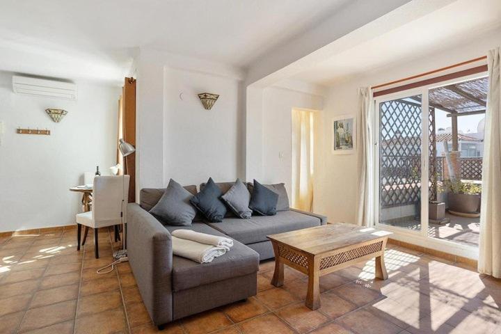 1 Bedroom Penthouse With Pool Access, Centre Lägenhet *