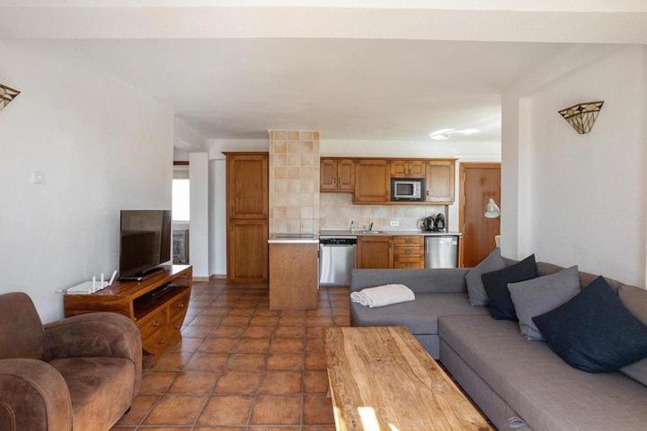 1 Bedroom Penthouse With Pool Access, Centre Lägenhet