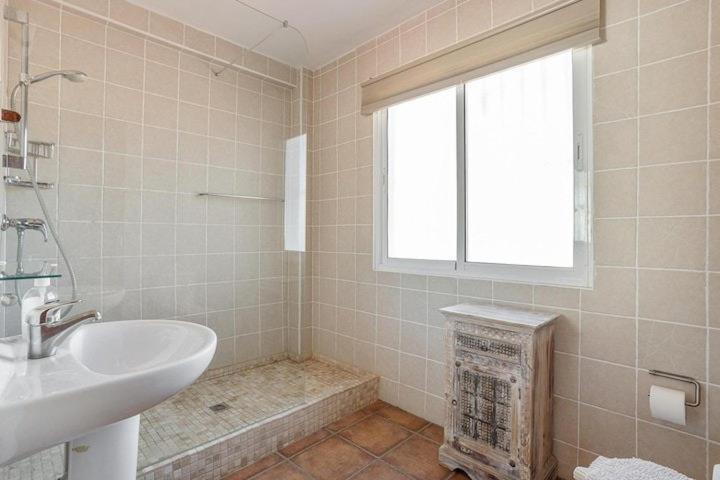 1 Bedroom Penthouse With Pool Access, Centre Lägenhet